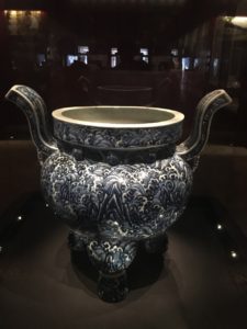 MING PORCELAIN POT