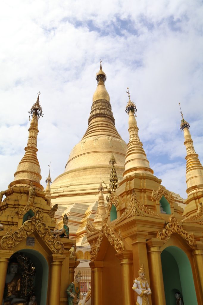 THE STUNNING SHWEDAGON PAGODA