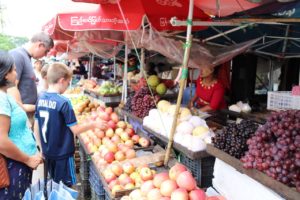 FRUIT STALL...PICKING OUT APPLES