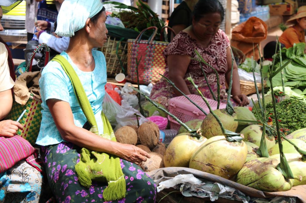 A COLOURFUL LOCAL MARKET IN PINDAYA