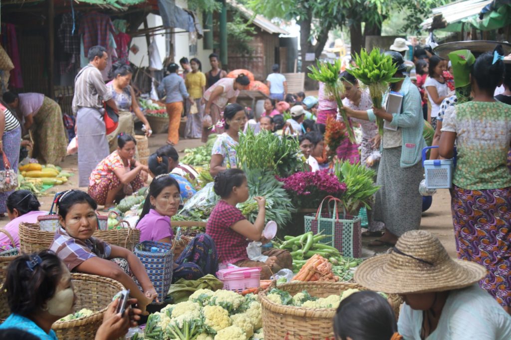 THE MARKET AT BAGAN