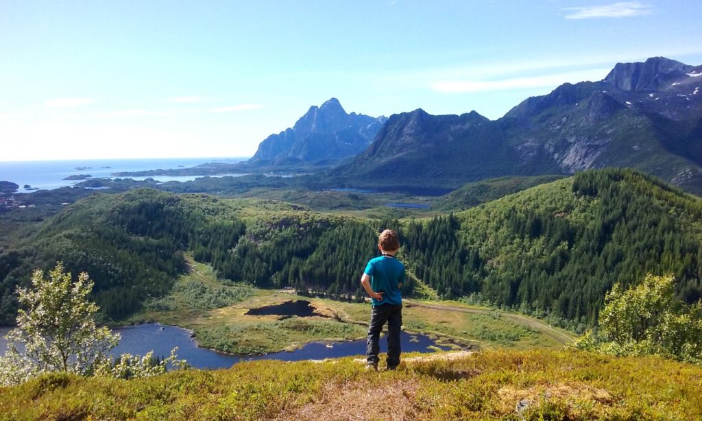 Hiking in the Lofoten Islands in Norway with kids - Ophelie and Crew