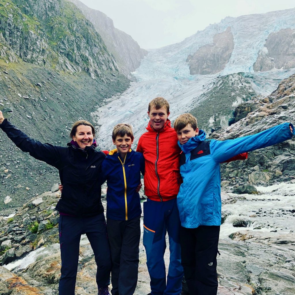 Road tripping through Norway - Burabreen Glacier